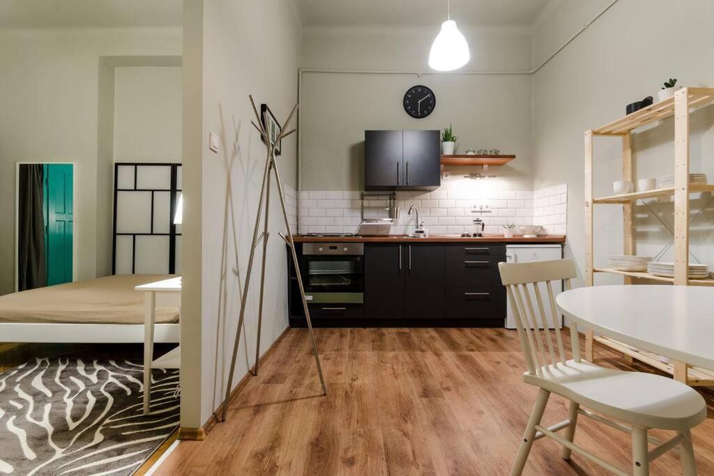 בודפשט Cosy Apartment In Party District K30 מראה חיצוני תמונה